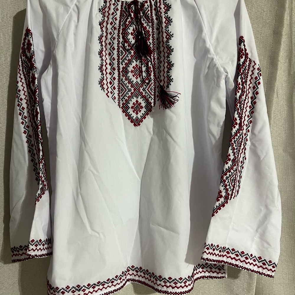 NWOT traditional boho embroidered blouse size M